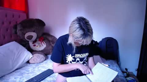 Snapshot of kaira111 chatting on November 12, 11:54 am kaira111 online show from November 12, 11:54 am