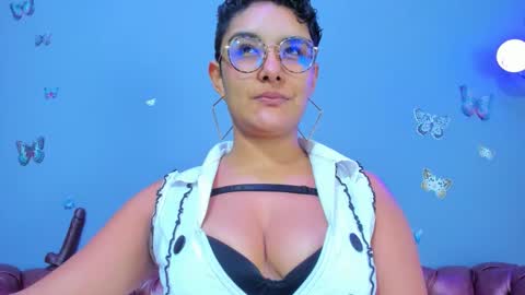 kaira_mosse_ online show from January 14, 12:00 pm