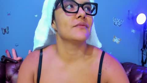 kaira_mosse_ online show from April 30, 12:00 pm