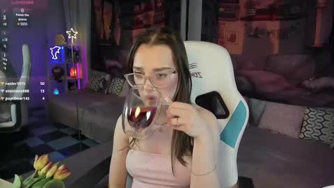 Snapshot of kaisajenner chatting on March 7, 9:06 pm Kaisa online show from March 7, 9:06 pm