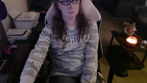 Snapshot of kait331 chatting on October 29, 1:30 am Camprincess331 online show from October 29, 1:30 am