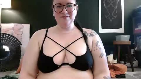 kaitrosss online show from May 4, 7:32 pm