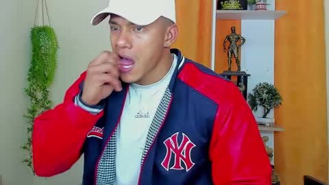 Snapshot of kale_tomson chatting on December 11, 9:01 pm kale thomson online show from December 11, 9:01 pm