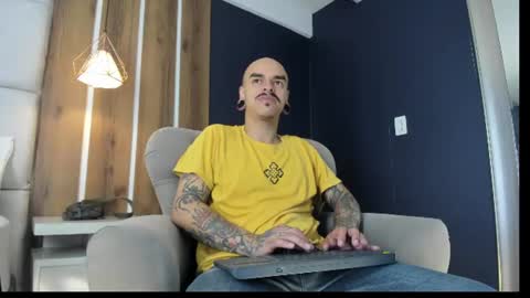 Snapshot of kaletattoos chatting on August 4, 11:24 am Kale online show from August 4, 11:24 am