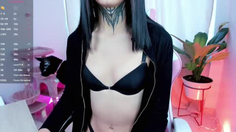 Snapshot of kali_ka chatting on January 25, 1:30 pm Kali Ka Please help me with your thumbs up its important dont forget my birthday on October 26 online show from January 25, 1:30 pm