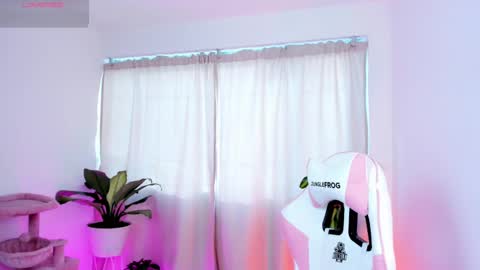 Snapshot of kali_ka chatting on March 1, 12:23 pm Kali Ka Please help me with your thumbs up its important dont forget my birthday on October 26 online show from March 1, 12:23 pm