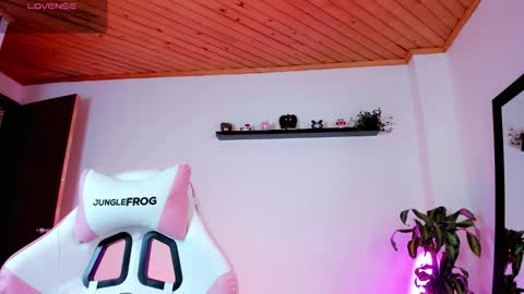 Snapshot of kali_ka chatting on September 11, 6:08 pm Kali Ka Please help me with your thumbs up its important dont forget my birthday on October 26 online show from September 11, 6:08 pm