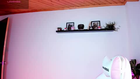 Snapshot of kali_ka chatting on September 30, 6:02 pm Kali Ka Please help me with your thumbs up its important dont forget my birthday on October 26 online show from September 30, 6:02 pm