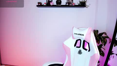 Snapshot of kali_ka chatting on October 9, 6:17 pm Kali Ka Please help me with your thumbs up its important dont forget my birthday on October 26 online show from October 9, 6:17 pm