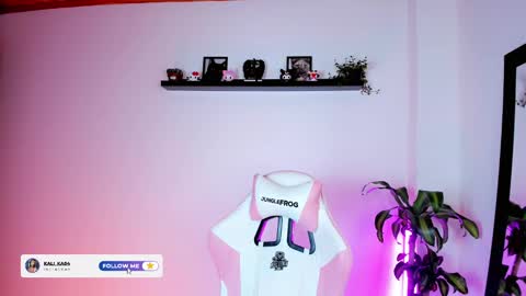 Snapshot of kali_ka chatting on October 29, 9:16 pm Kali Ka Please help me with your thumbs up its important dont forget my birthday on October 26 online show from October 29, 9:16 pm