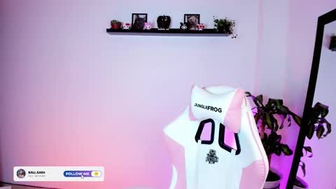 Snapshot of kali_ka chatting on November 24, 6:29 pm Kali Ka Please help me with your thumbs up its important dont forget my birthday on October 26 online show from November 24, 6:29 pm