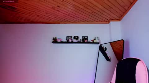 Snapshot of kali_ka chatting on June 8, 9:04 pm Kali Ka Please help me with your thumbs up its important dont forget my birthday on October 26 online show from June 8, 9:04 pm