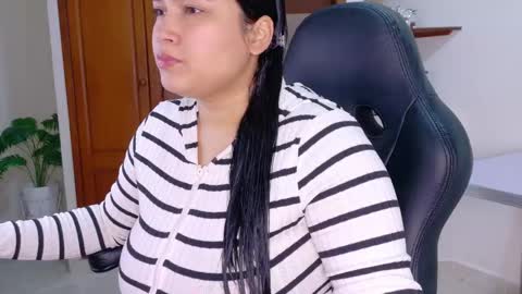 Snapshot of kali_sweet chatting on June 9, 1:50 am AndreaLactating online show from June 9, 1:50 am
