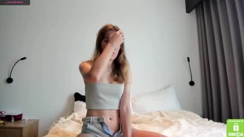 Snapshot of kalisee_ chatting on December 14, 5:46 am Kalisee online show from December 14, 5:46 am