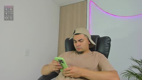 K A L I online show from February 3, 5:38 am