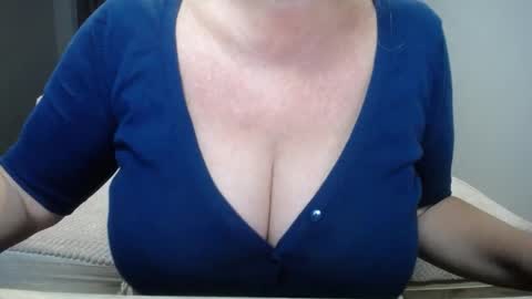 Snapshot of kamaliasim chatting on November 11, 7:58 pm KamaliaSim online show from November 11, 7:58 pm