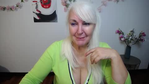 Snapshot of kamaliasim chatting on November 29, 7:28 pm KamaliaSim online show from November 29, 7:28 pm