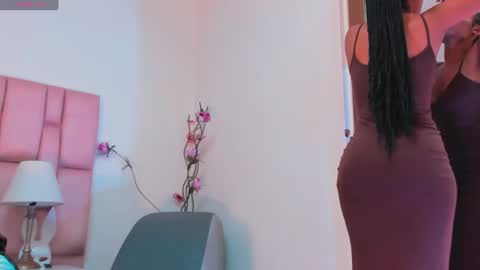 Snapshot of kamila_arias chatting on June 19, 1:04 pm online show from June 19, 1:04 pm