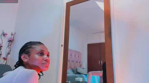 Snapshot of kamila_arias chatting on June 25, 1:04 pm online show from June 25, 1:04 pm