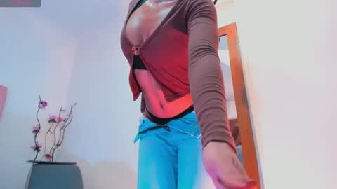 Snapshot of kamila_arias chatting on June 30, 1:12 pm online show from June 30, 1:12 pm