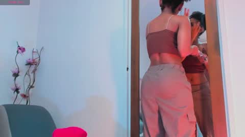 Snapshot of kamila_arias chatting on July 7, 1:04 pm online show from July 7, 1:04 pm
