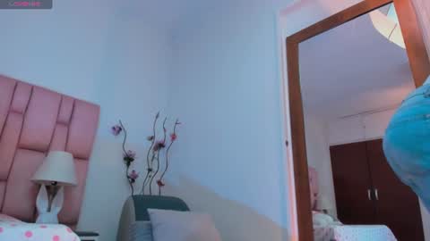 Snapshot of kamila_arias chatting on July 20, 1:24 pm online show from July 20, 1:24 pm