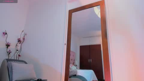 Snapshot of kamila_arias chatting on July 22, 1:14 pm online show from July 22, 1:14 pm