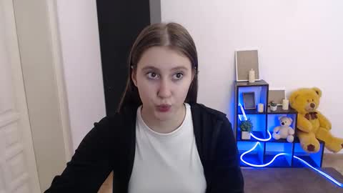 Snapshot of kamilla_love_ chatting on November 15, 12:34 pm kamilla_love_ online show from November 15, 12:34 pm
