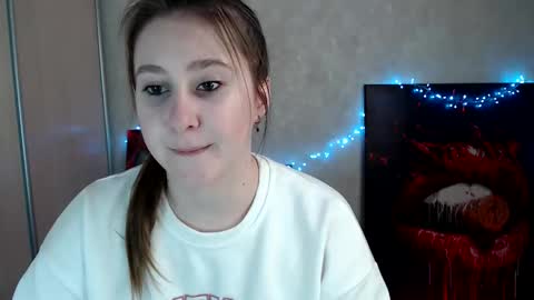 kamilla_love_ online show from April 14, 12:00 pm