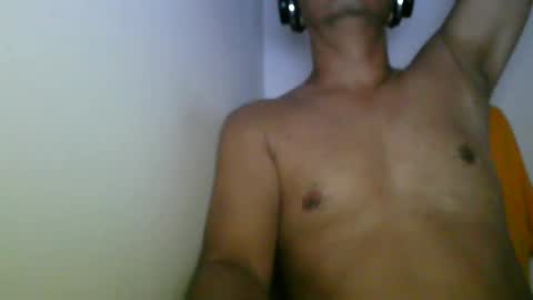 Snapshot of kamilo69_ chatting on January 8, 3:20 am Kamilo online show from January 8, 3:20 am