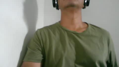 Snapshot of kamilo69_ chatting on February 4, 9:53 pm Kamilo online show from February 4, 9:53 pm