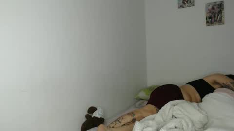 Snapshot of kammy_cami chatting on November 29, 4:43 pm kammy y camila online show from November 29, 4:43 pm