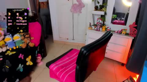 hello  Im Danni online show from June 5, 12:22 pm