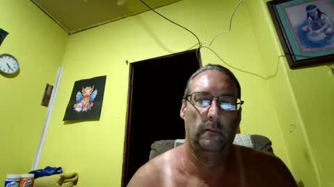 Snapshot of kansasfarmer1 chatting on October 15, 9:20 am kansasfarmer1 online show from October 15, 9:20 am