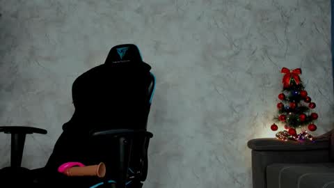 Snapshot of kaow65 chatting on January 6, 4:04 am Emma online show from January 6, 4:04 am