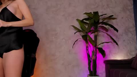 Snapshot of kaow65 chatting on February 6, 2:11 am Emma online show from February 6, 2:11 am