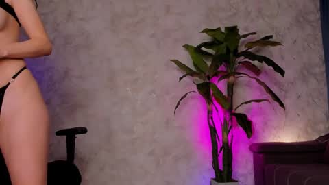 Snapshot of kaow65 chatting on February 8, 3:19 am Emma online show from February 8, 3:19 am