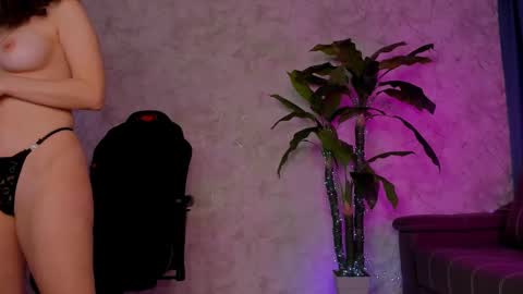 Snapshot of kaow65 chatting on February 26, 4:36 am Emma online show from February 26, 4:36 am