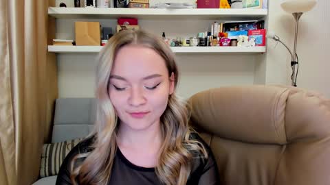 Snapshot of kara_smith_ chatting on December 9, 12:01 am Kara. Off from 15th till 24th of December online show from December 9, 12:01 am