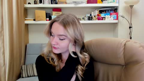 Snapshot of kara_smith_ chatting on December 28, 10:23 pm Kara. Off from 15th till 24th of December online show from December 28, 10:23 pm