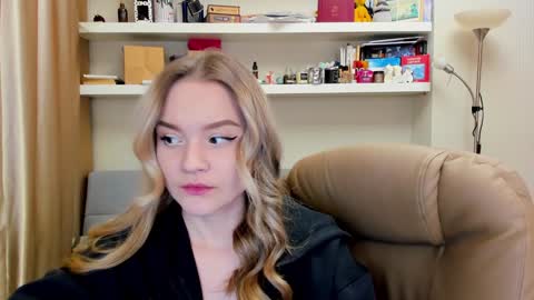 Snapshot of kara_smith_ chatting on January 22, 12:27 am Kara. Off from 15th till 24th of December online show from January 22, 12:27 am