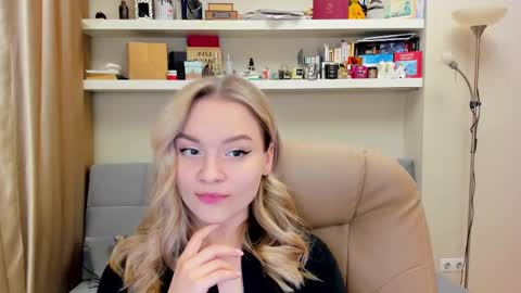 Snapshot of kara_smith_ chatting on March 7, 12:26 am Kara. Off from 15th till 24th of December online show from March 7, 12:26 am