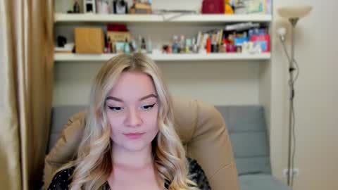 Snapshot of kara_smith_ chatting on October 10, 10:09 pm Kara. Off from 15th till 24th of December online show from October 10, 10:09 pm