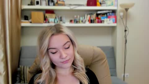 Snapshot of kara_smith_ chatting on October 18, 10:21 pm Kara. Off from 15th till 24th of December online show from October 18, 10:21 pm