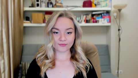 Snapshot of kara_smith_ chatting on October 31, 12:11 am Kara. Off from 15th till 24th of December online show from October 31, 12:11 am