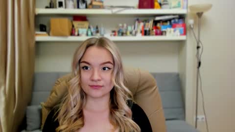 Snapshot of kara_smith_ chatting on November 6, 11:59 pm Kara. Off from 15th till 24th of December online show from November 6, 11:59 pm