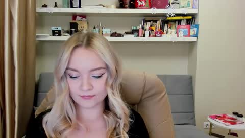 Snapshot of kara_smith_ chatting on January 11, 10:04 pm Kara. Off from 15th till 24th of December online show from January 11, 10:04 pm