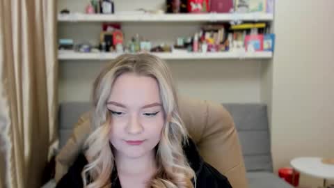 Snapshot of kara_smith_ chatting on February 19, 11:34 pm Kara. Off from 15th till 24th of December online show from February 19, 11:34 pm