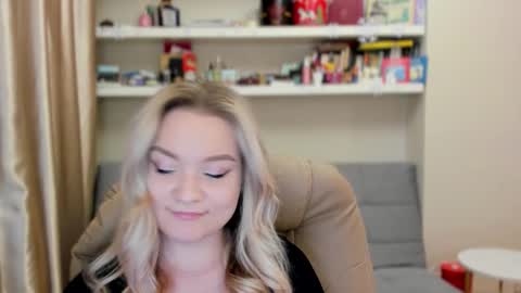 Snapshot of kara_smith_ chatting on February 28, 11:28 pm Kara. Off from 15th till 24th of December online show from February 28, 11:28 pm