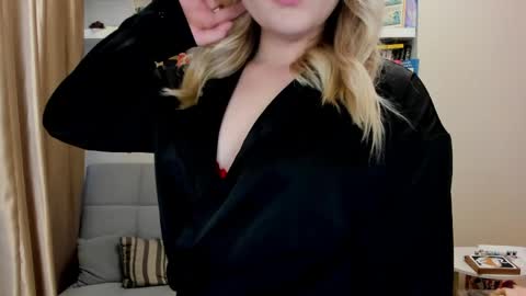 Snapshot of kara_smith_ chatting on June 8, 1:28 am Kara. Off from 15th till 24th of December online show from June 8, 1:28 am
